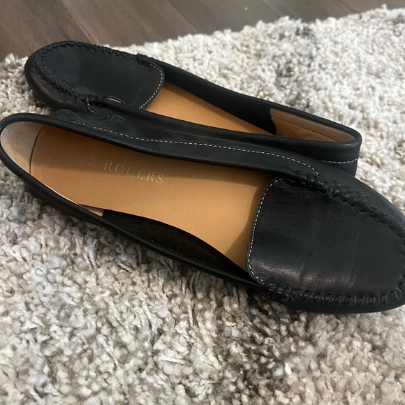 Jack Rogers black leather flats. - Picture 3 of 4